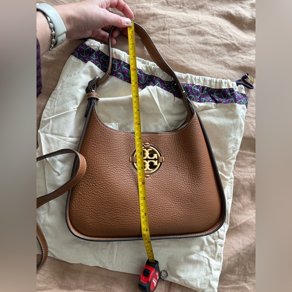 Tory Burch miller small classic shoulder hobo bag in light umber - Picture 12 of 13